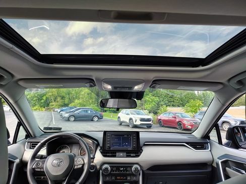 Used 2022 Toyota RAV4 XLE Premium AWD/4WD image 28