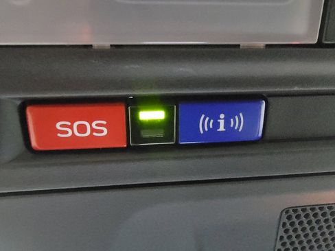 Used 2025 Subaru Crosstrek 2.5i Limited w/ Crosstrek Mirror Package image 31