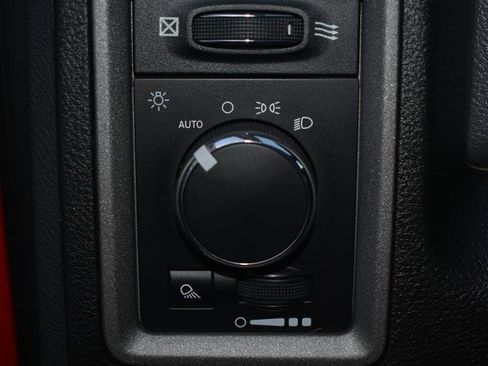 Used 2017 RAM 2500 Tradesman w/ Chrome Appearance Group image 16