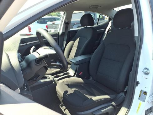 Used 2019 Hyundai Elantra SEL w/ Cargo Package FWD image 2