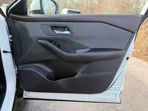 Used 2023 Nissan Rogue SV image 22