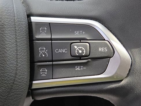 Used 2023 Jeep Compass Limited AWD/4WD image 10