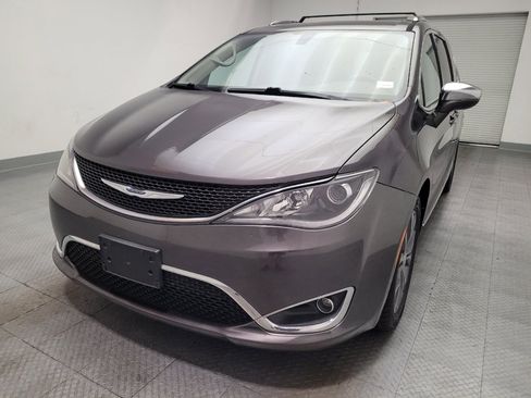Used 2017 Chrysler Pacifica Limited w/ UConnect Theater Package FWD image 15