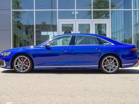Used 2023 Audi S8 w/ S8 Comfort Plus Package AWD/4WD image 7