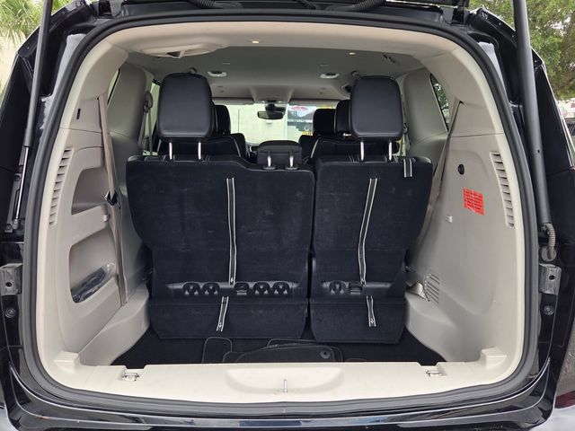 Used 2024 Chrysler Pacifica Touring-L FWD image 13