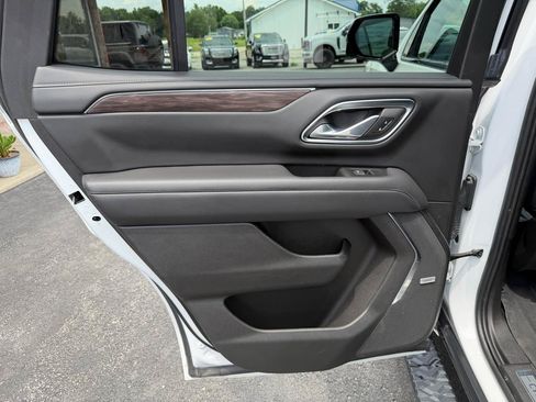 Used 2023 Chevrolet Tahoe Z71 w/ Luxury Package AWD/4WD image 17