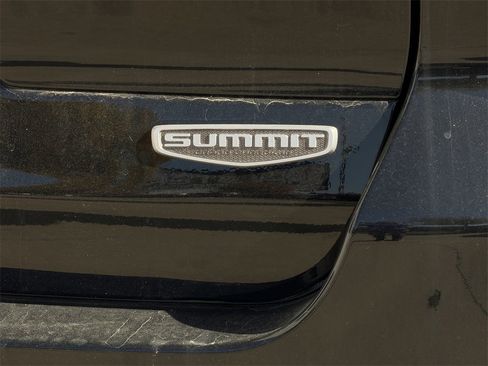 New 2025 Jeep Grand Cherokee L Summit image 9