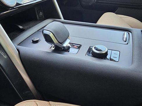 New 2025 Land Rover Discovery Dynamic SE image 14