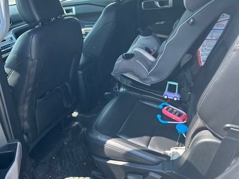 Used 2023 Ford Explorer XLT w/ Equipment Group 202A AWD/4WD image 8