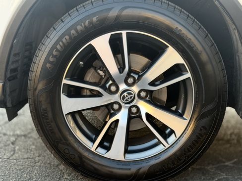 Used 2017 Toyota RAV4 XLE FWD image 18