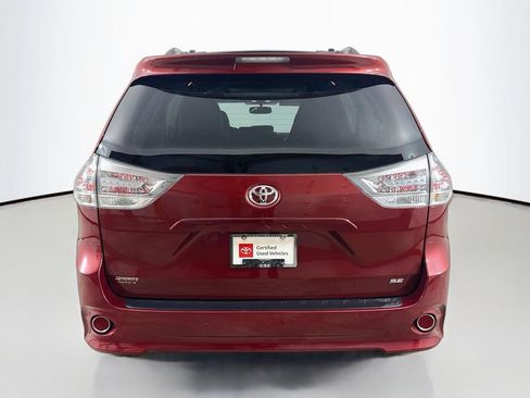 Certified 2017 Toyota Sienna SE Premium FWD image 7