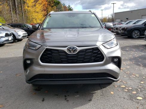 New 2026 Toyota Highlander XLE image 3