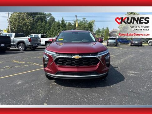 Used 2025 Chevrolet Trax LT w/ LT Convenience Package FWD image 12