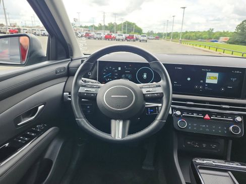 Used 2025 Hyundai Tucson Limited AWD/4WD image 12