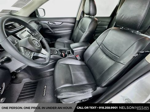 Used 2018 Nissan Rogue SV w/ Sun & Sound Touring Package FWD image 21