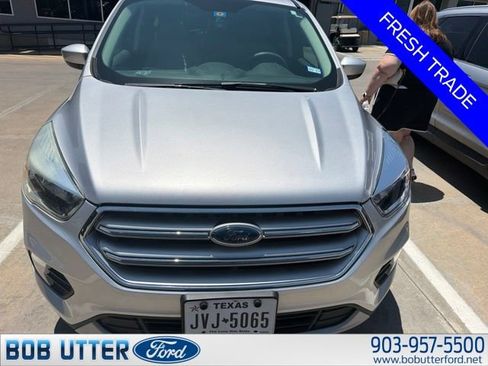 Used 2017 Ford Escape SE FWD image 1