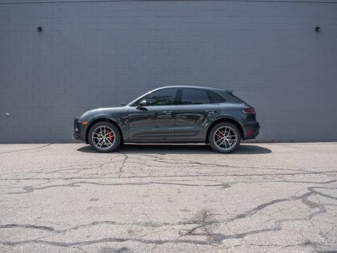 Certified 2023 Porsche Macan S AWD/4WD image 2