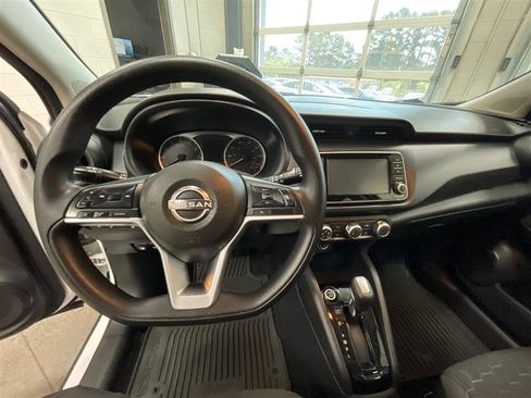 Used 2022 Nissan Kicks S image 16
