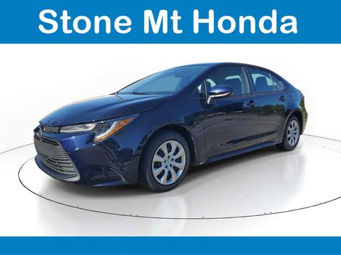 Used 2023 Toyota Corolla LE FWD image 3