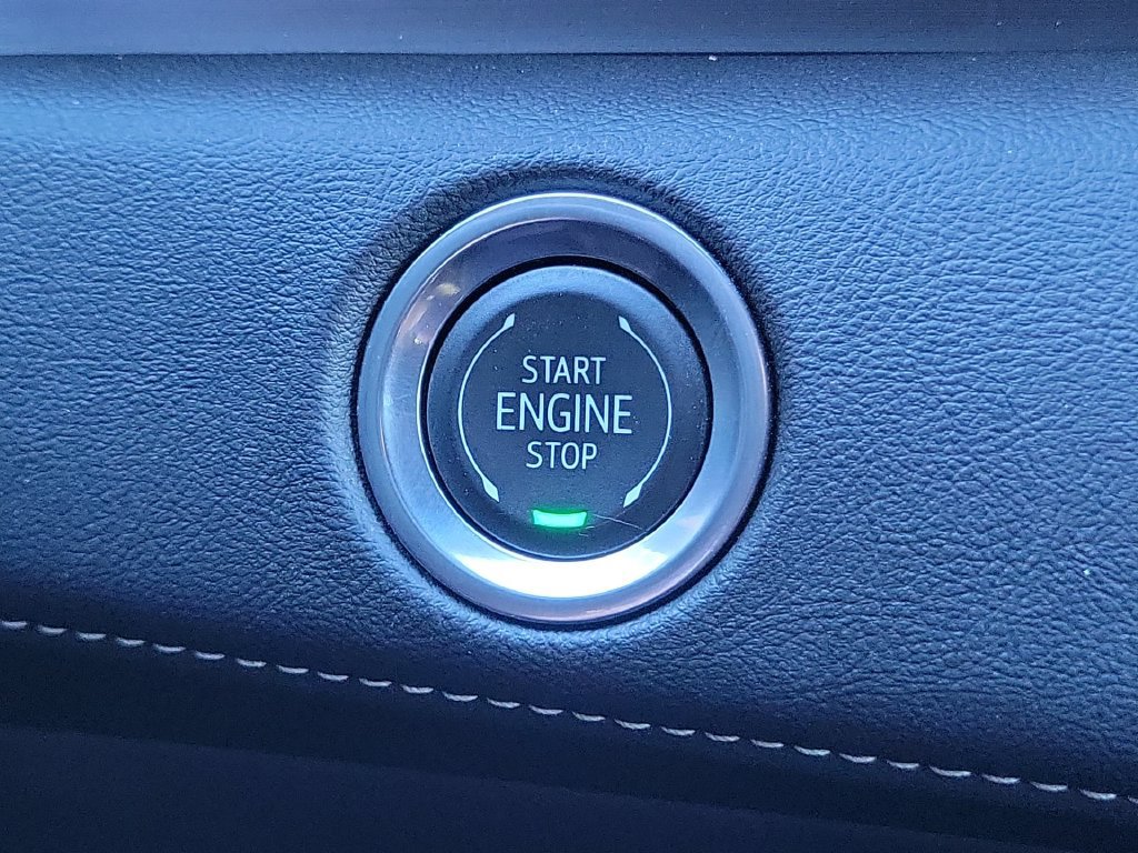Used 2024 Cadillac Escalade Luxury RWD image 16