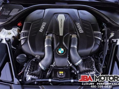 Used 2018 BMW 750i RWD image 32