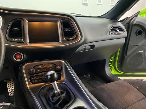 Used 2015 Dodge Challenger SRT w/ Technology Group image 17