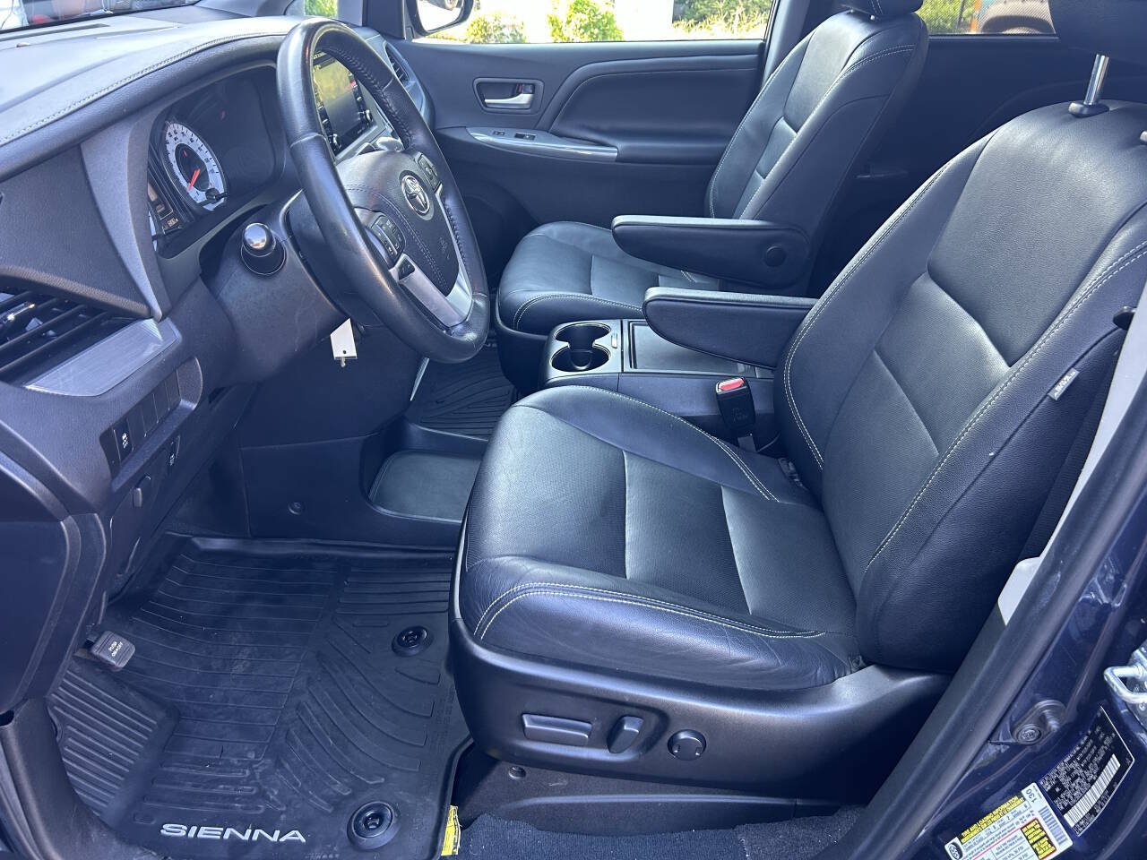 Used 2020 Toyota Sienna SE FWD image 21