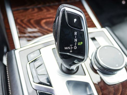 Used 2022 BMW 750i xDrive AWD/4WD image 21