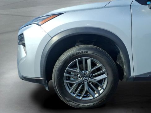 Used 2024 Nissan Rogue S FWD image 4