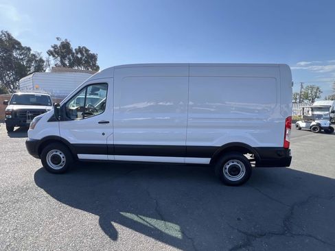 Used 2019 Ford Transit 250 148 Medium Roof RWD image 4