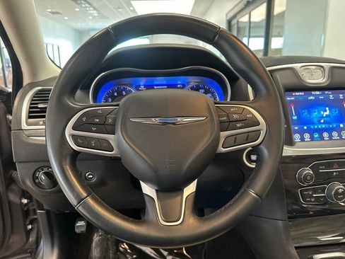 Used 2017 Chrysler 300 Limited AWD/4WD image 19