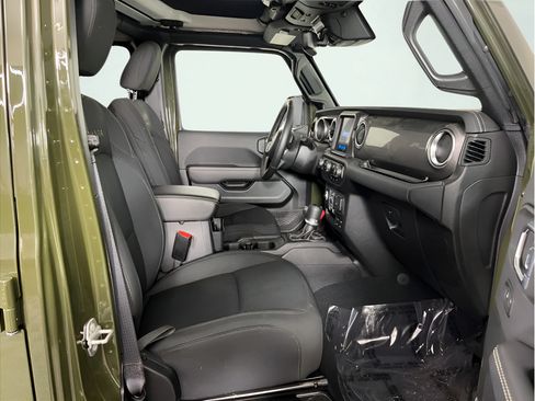Used 2021 Jeep Wrangler Unlimited Sahara AWD/4WD image 16