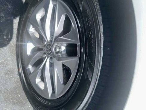 Used 2023 Toyota Sienna XLE image 21