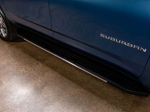 Used 2025 Chevrolet Suburban Premier w/ Sun And Tow Package image 12