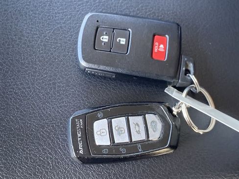 Used 2021 Toyota 4Runner SR5 image 32