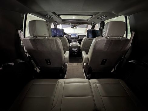 Used 2021 GMC Yukon XL SLT w/ Rear Media and Nav Package image 28