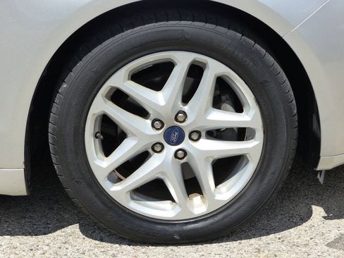 Used 2016 Ford Fusion SE FWD image 13