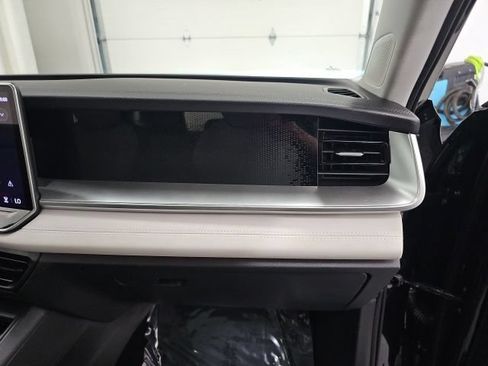 Used 2025 Volkswagen Tiguan SE w/ Panoramic Sunroof Package AWD/4WD image 36
