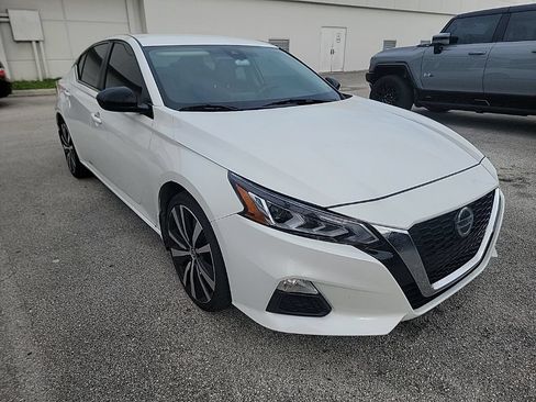 Used 2020 Nissan Altima 2.5 SR FWD image 2