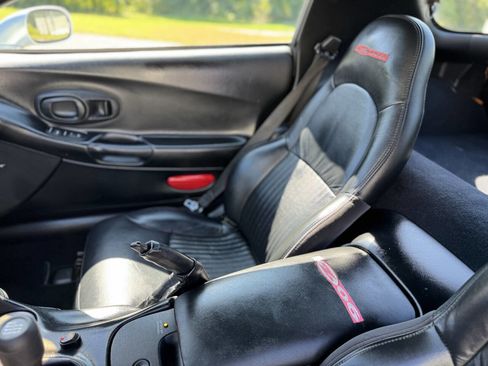 Used 2002 Chevrolet Corvette Z06 w/ Memory Pkg image 8