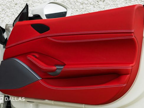 Used 2019 Ferrari Portofino RWD image 32