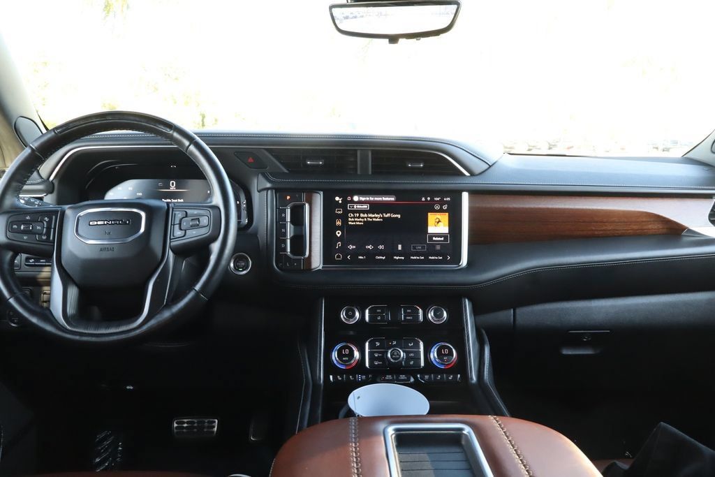 Used 2024 GMC Yukon XL Denali Ultimate AWD/4WD image 27