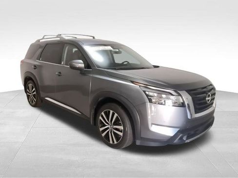 Certified 2024 Nissan Pathfinder Platinum w/ Cargo Package AWD/4WD image 8