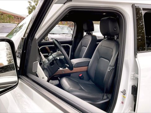 Used 2024 Land Rover Defender 110 S image 26