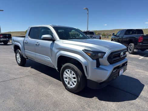 Used 2025 Toyota Tacoma SR5 AWD/4WD image 3