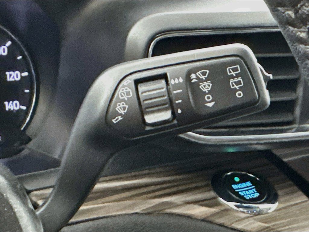 Used 2021 Ford Explorer Limited w/ Equipment Group 301A RWD image 14