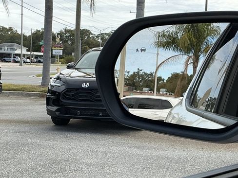 Used 2025 GMC Acadia Elevation image 37