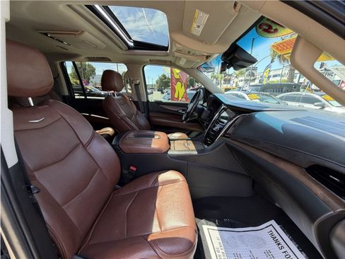 Used 2019 Cadillac Escalade ESV Premium Luxury AWD/4WD image 44