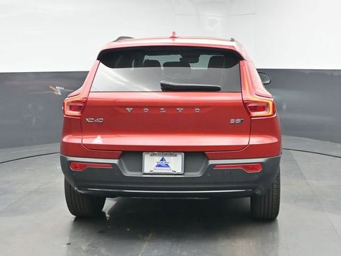 Used 2023 Volvo XC40 B5 Plus w/ Driver Assist Package AWD/4WD image 3