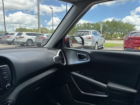 Used 2025 Kia Soul LX w/ LX Technology Package FWD image 29